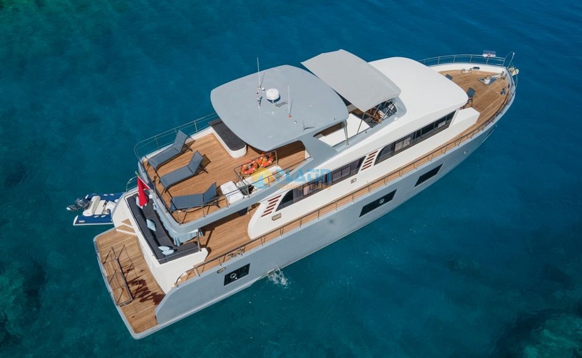 Trawler Compass Motoryacht charter