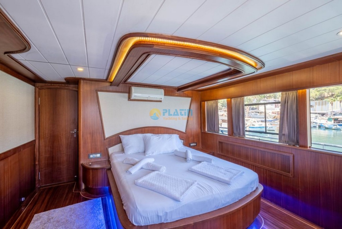 Trawler Compass Motoryacht charter