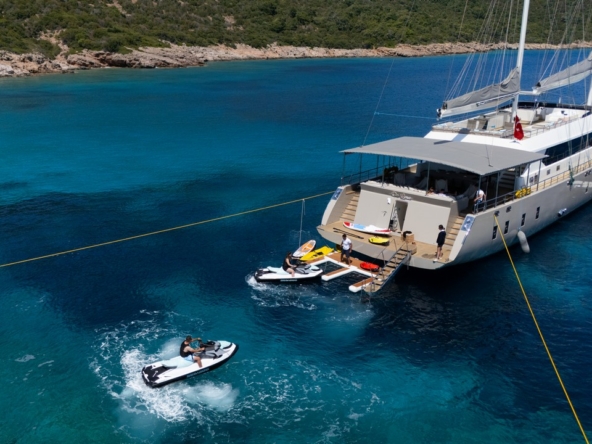 Аренда 7-кабинной яхты уровня De Love стоит ли своих денег