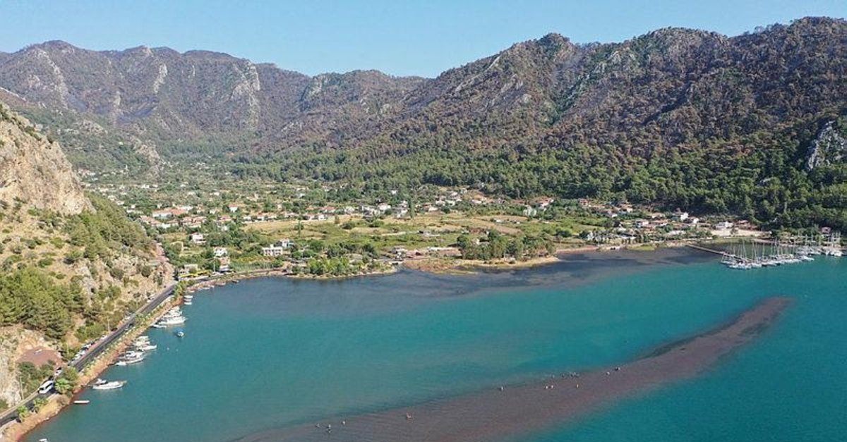 Пляж Кызыкуму — что стоит увидеть во время гулет-прогулки