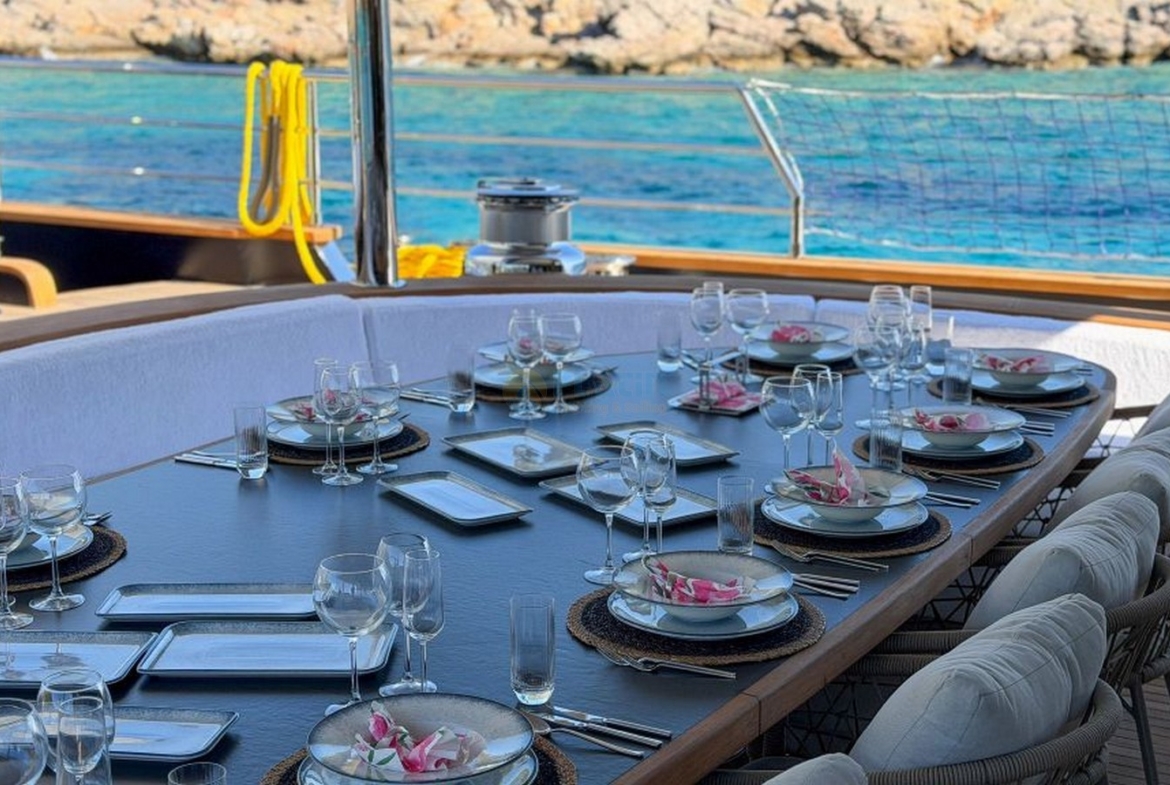 Аренда ультралюксовой парусной яхты Oguz Khan