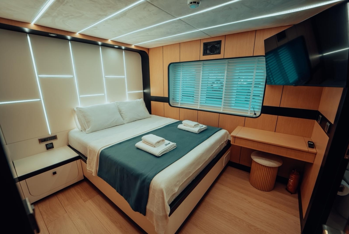 Насладитесь незабываемым морским круизом на BELUGA, современной роскошной моторной яхте 2025 года. 5 кают, 10 гостей, водные развлечения и индивидуальные маршруты по Турции и Греческим островам