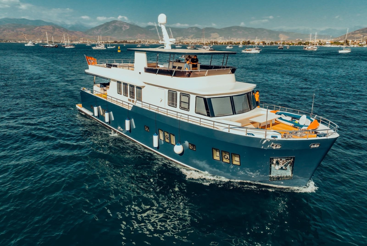 Насладитесь незабываемым морским круизом на BELUGA, современной роскошной моторной яхте 2025 года. 5 кают, 10 гостей, водные развлечения и индивидуальные маршруты по Турции и Греческим островам