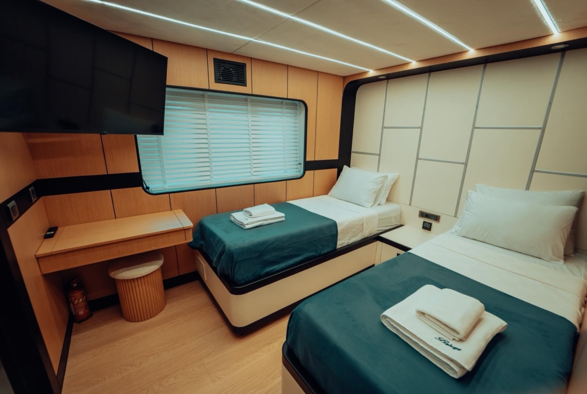 Насладитесь незабываемым морским круизом на BELUGA, современной роскошной моторной яхте 2025 года. 5 кают, 10 гостей, водные развлечения и индивидуальные маршруты по Турции и Греческим островам