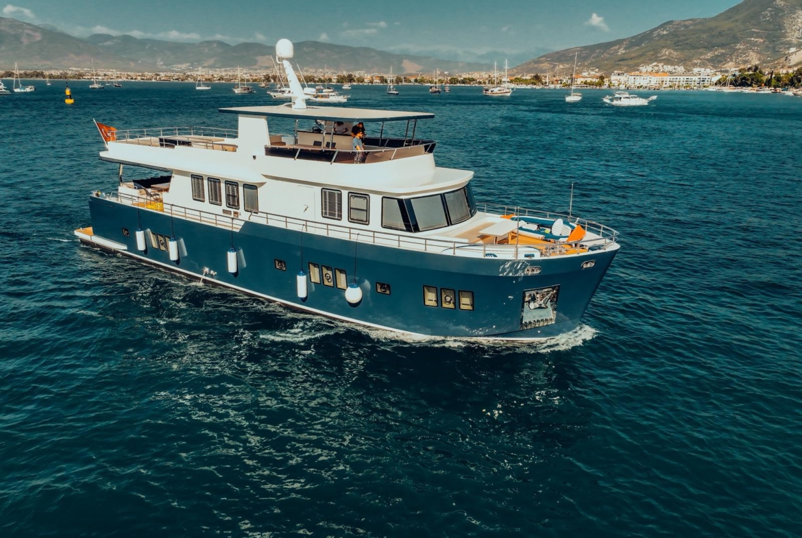 Насладитесь незабываемым морским круизом на BELUGA, современной роскошной моторной яхте 2025 года. 5 кают, 10 гостей, водные развлечения и индивидуальные маршруты по Турции и Греческим островам