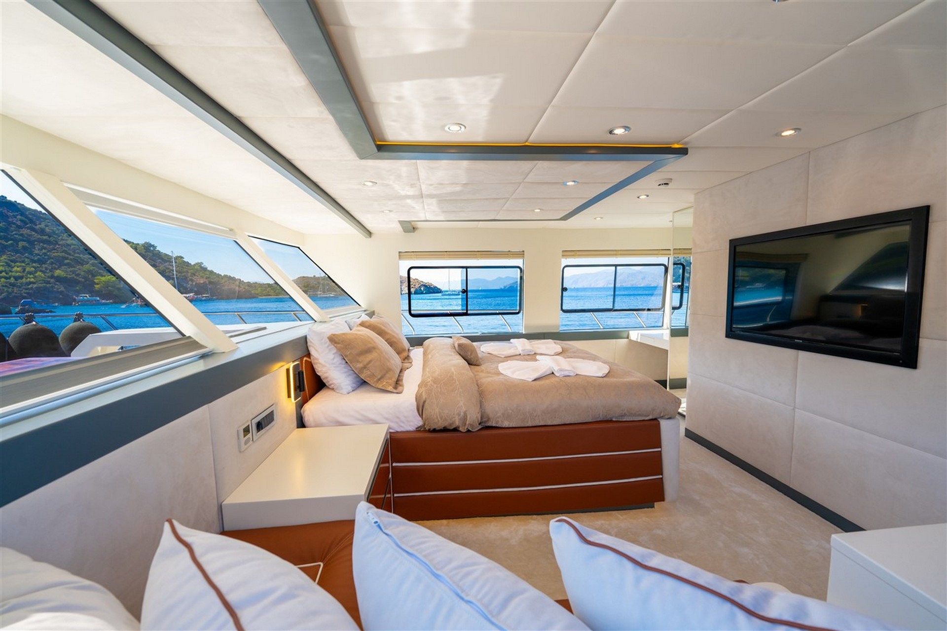 Узнайте, как работает интернет на гулетах и моторных яхтах во время Голубого круиза в Турции. Скорость, покрытие, удаленная работа.