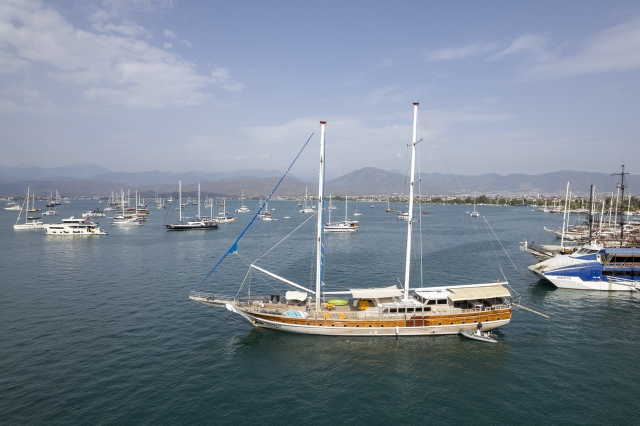 Подробно о том, почему Турция считается лучшим направлением для аренды гулетов. Голубой круиз, уникальные бухты, роскошные яхты, выгодные цены и высокий уровень сервиса.